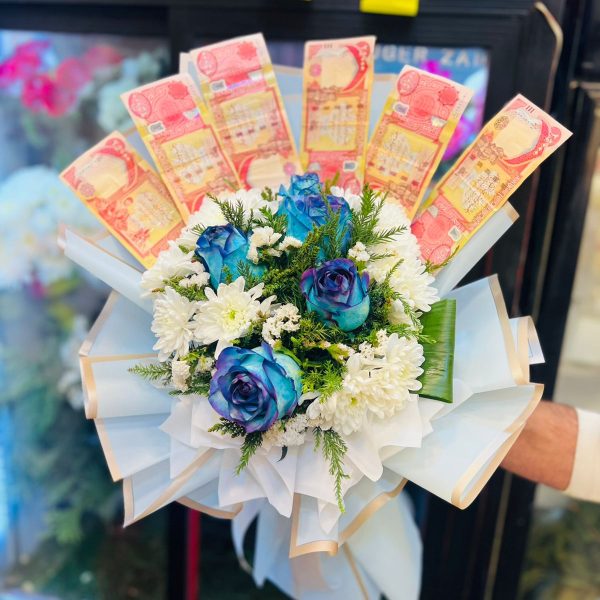 زهور البنفسج مع 150 الاف